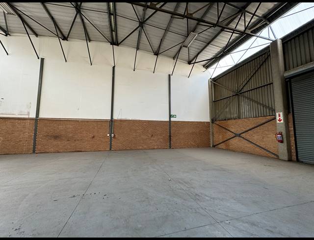 1,350M² WAREHOUSE TO LET IN JET PARK